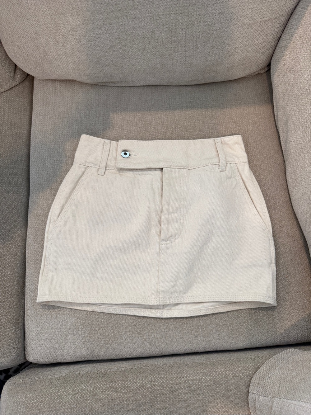Helsa Low Rise Mini Skirt in Ecru
